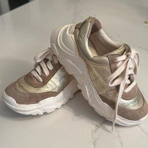 Bonpoint gold sneakers. Size 29
